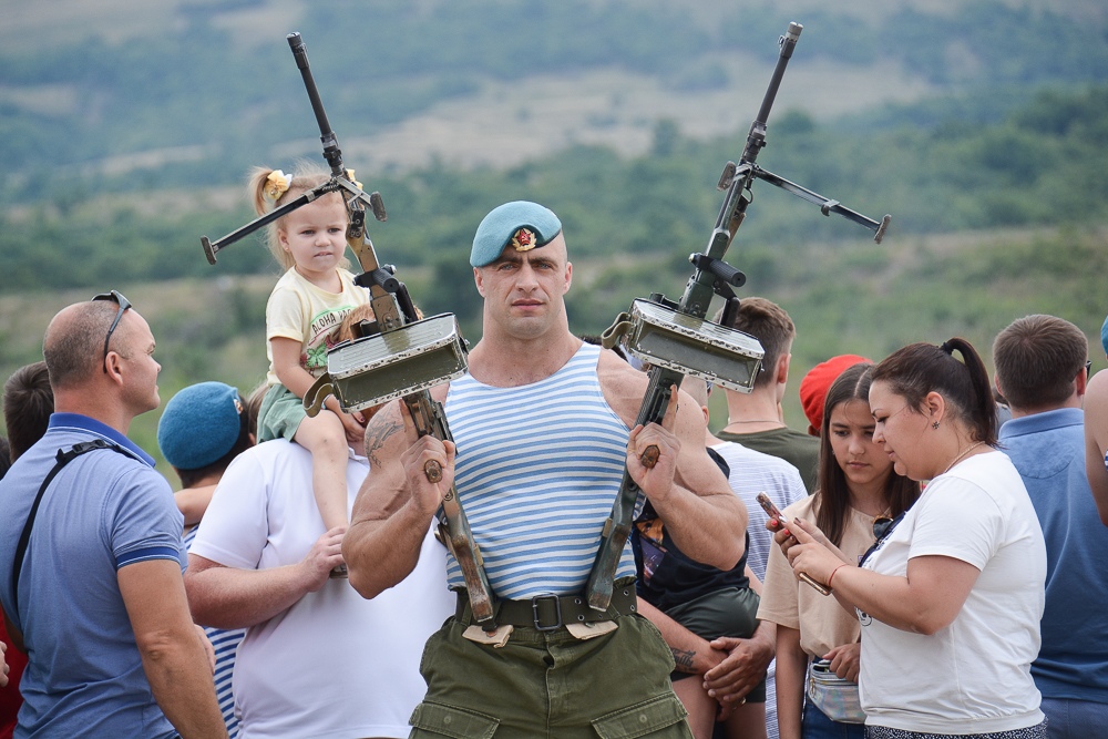 Фото с пулеметом в руках