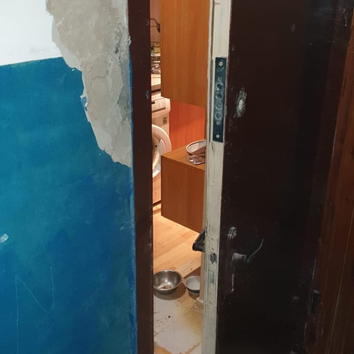 В Новороссийске спасатели вскрывают двери