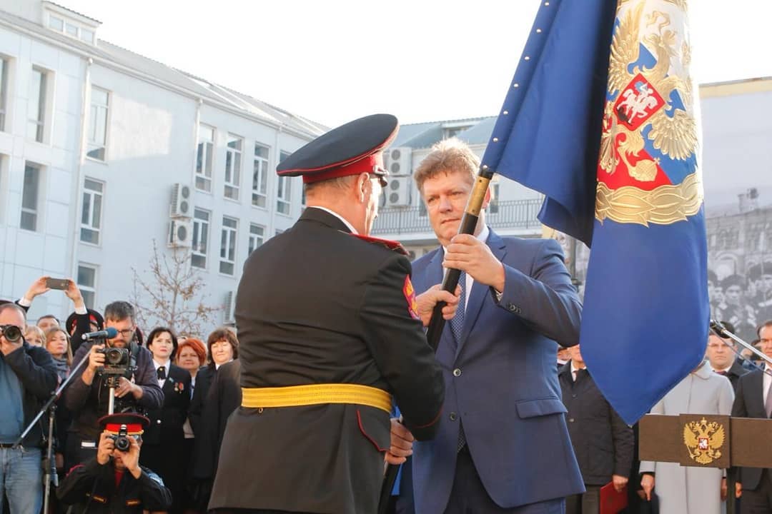 Новороссийским кадетам вручили Знамя Президента России