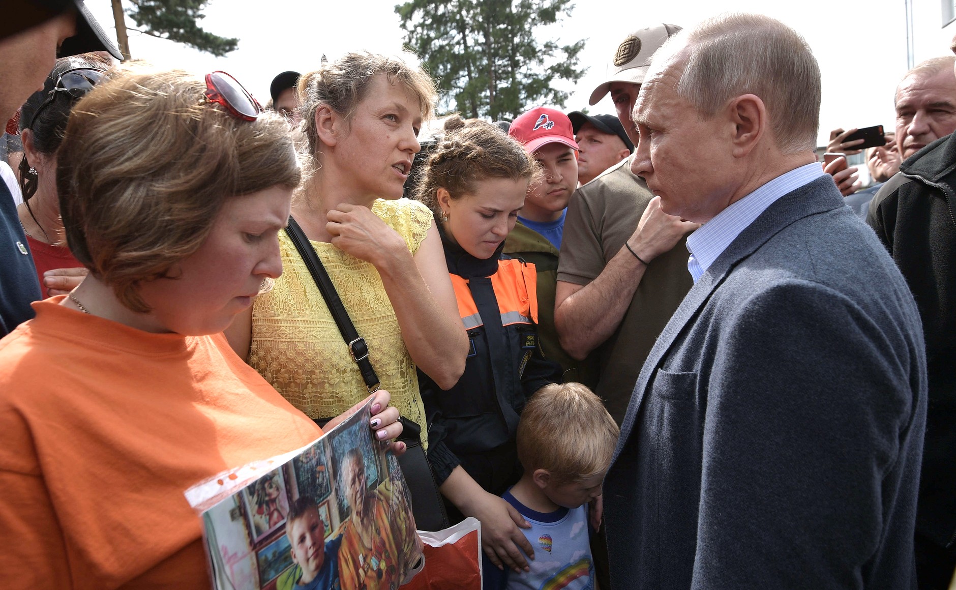 Самые интересные новости за неделю. Путин в Тулуне 2019. Путин посетил школу в Тулуне. Наводнение Тулун 2019 Путин. Владимир Путин в Тулуне.