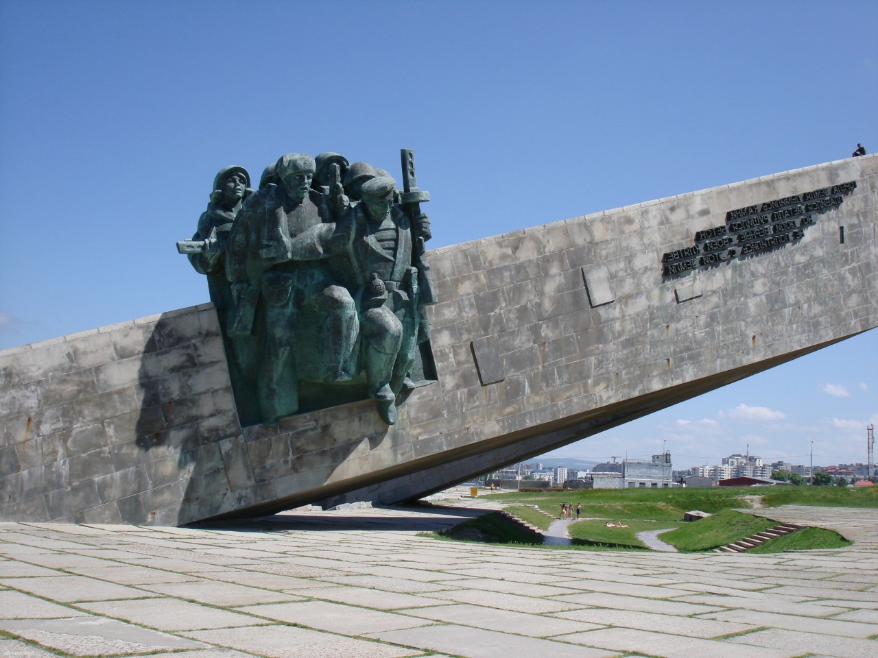 Новороссийск сделает для военных памятников все, что в его силах
