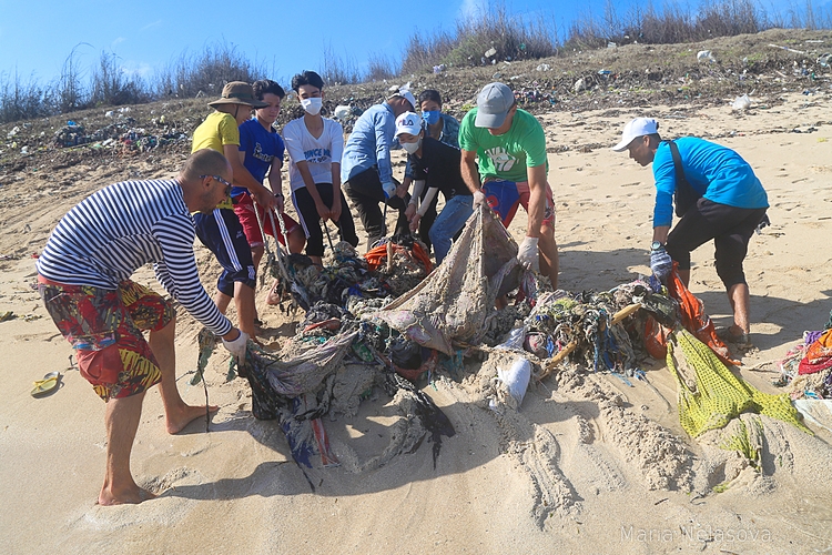 National Geographic написало про новороссийца, который спасал от мусора вьетнамские пляжи