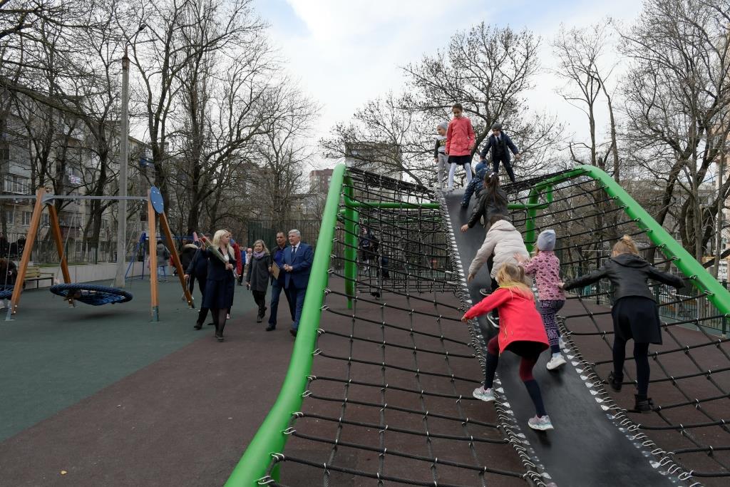 В Новороссийске открылся сквер Науки с единственной в городе «Тропой приключений»