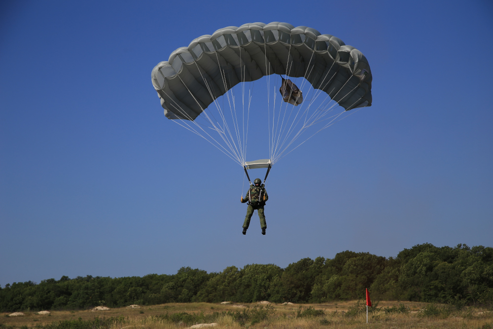 Больше 20 000 прыжков с парашютом на счету новороссийских десантников в 2021 году