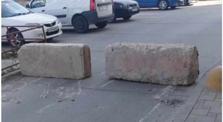 В пригороде Новороссийска жители сами поставили дорожные знаки. Их оставят?