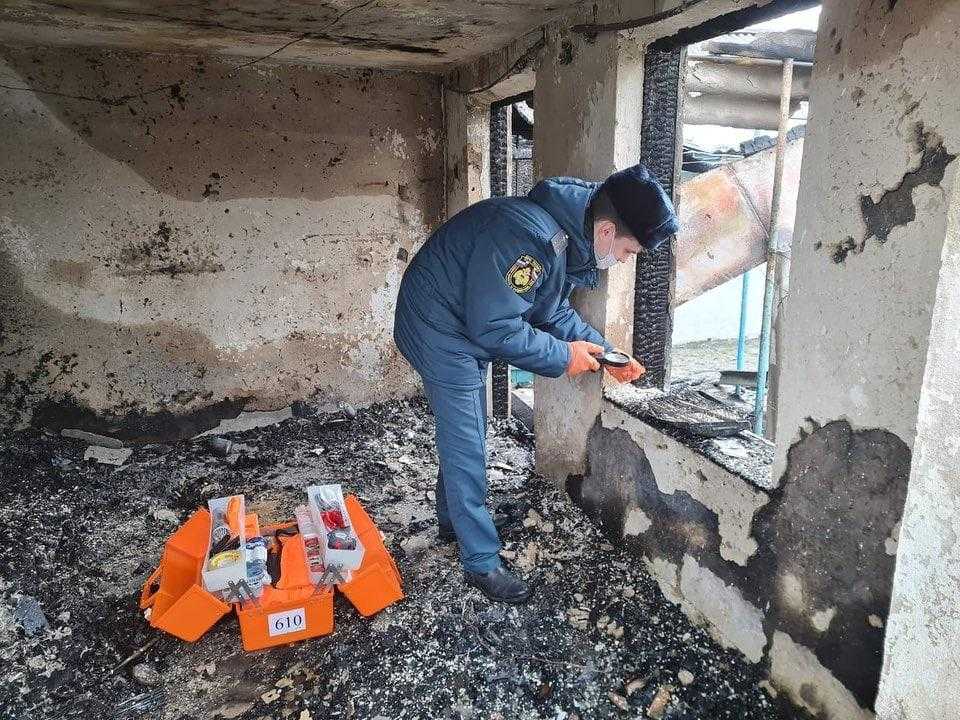 В станице Раевской сгорел частный дом: пострадала одна женщина
