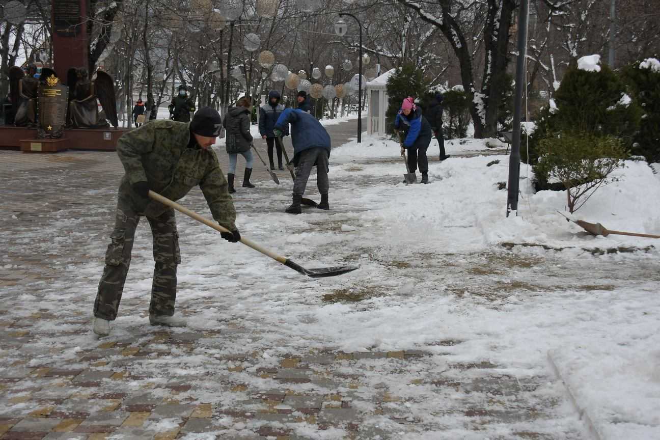 Сегодня в Новороссийске посыпали 132 улицы