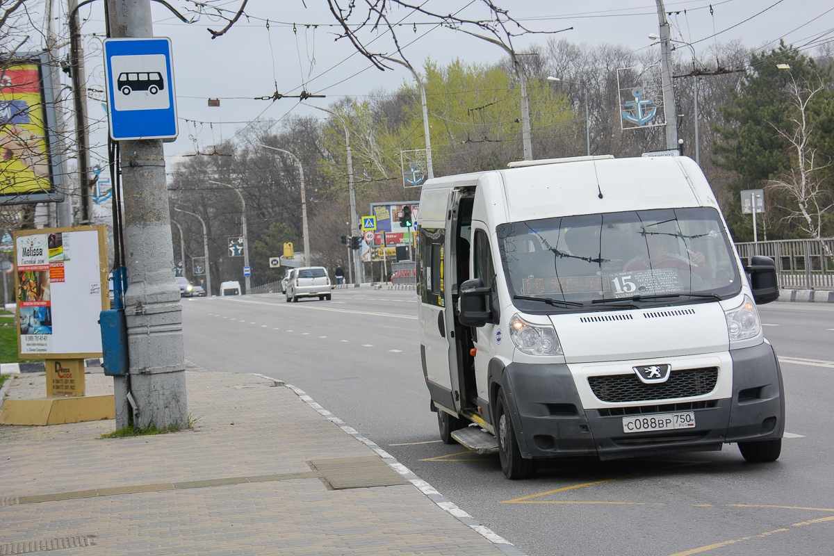 Домой спокойно не доехать, в маршрутке – дискотека!» Опять о вечной  проблеме общественного транспорта Новороссийска – Новости Новороссийска