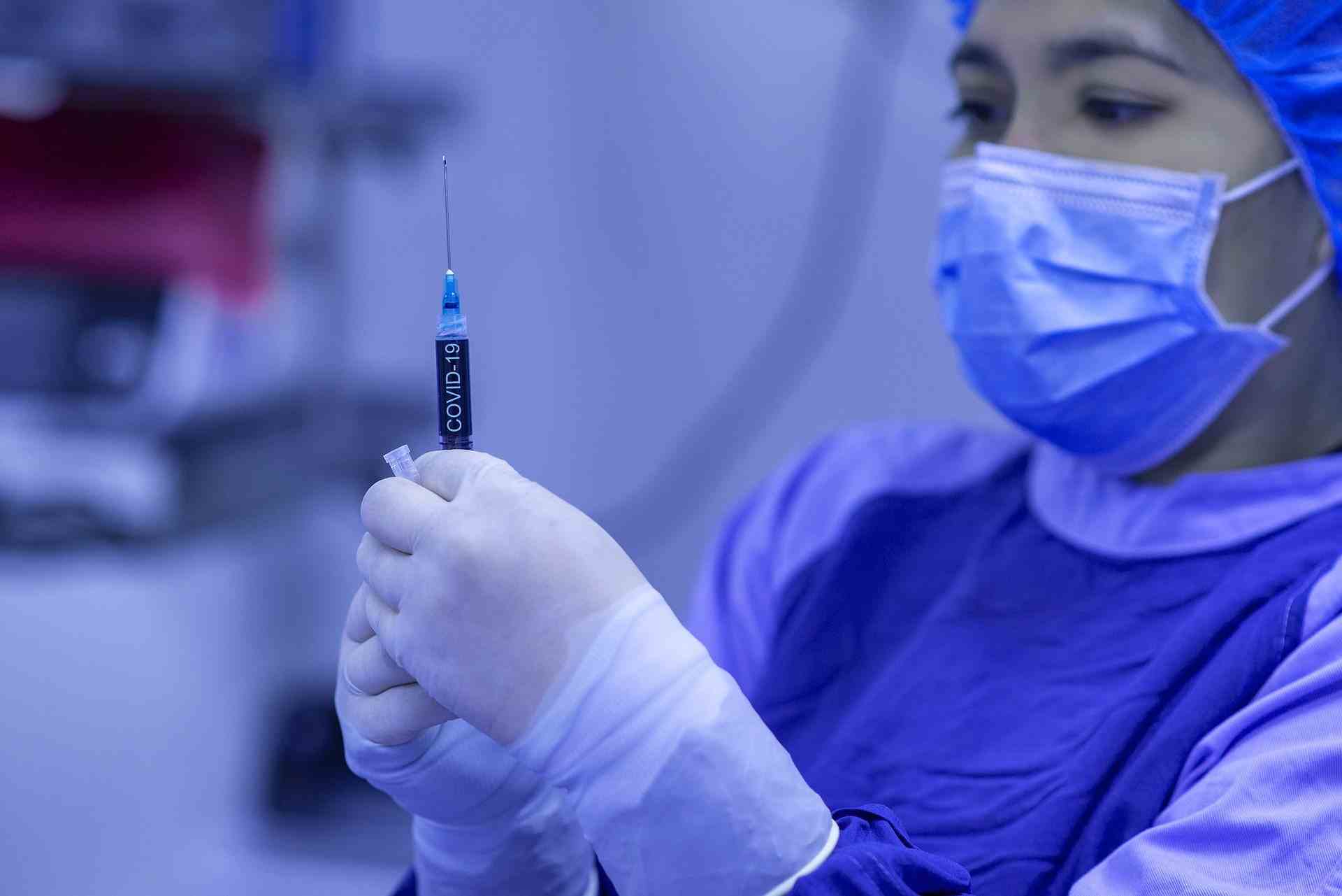 Прививку от коронавируса в Новороссийске сделали уже 33 033 человека