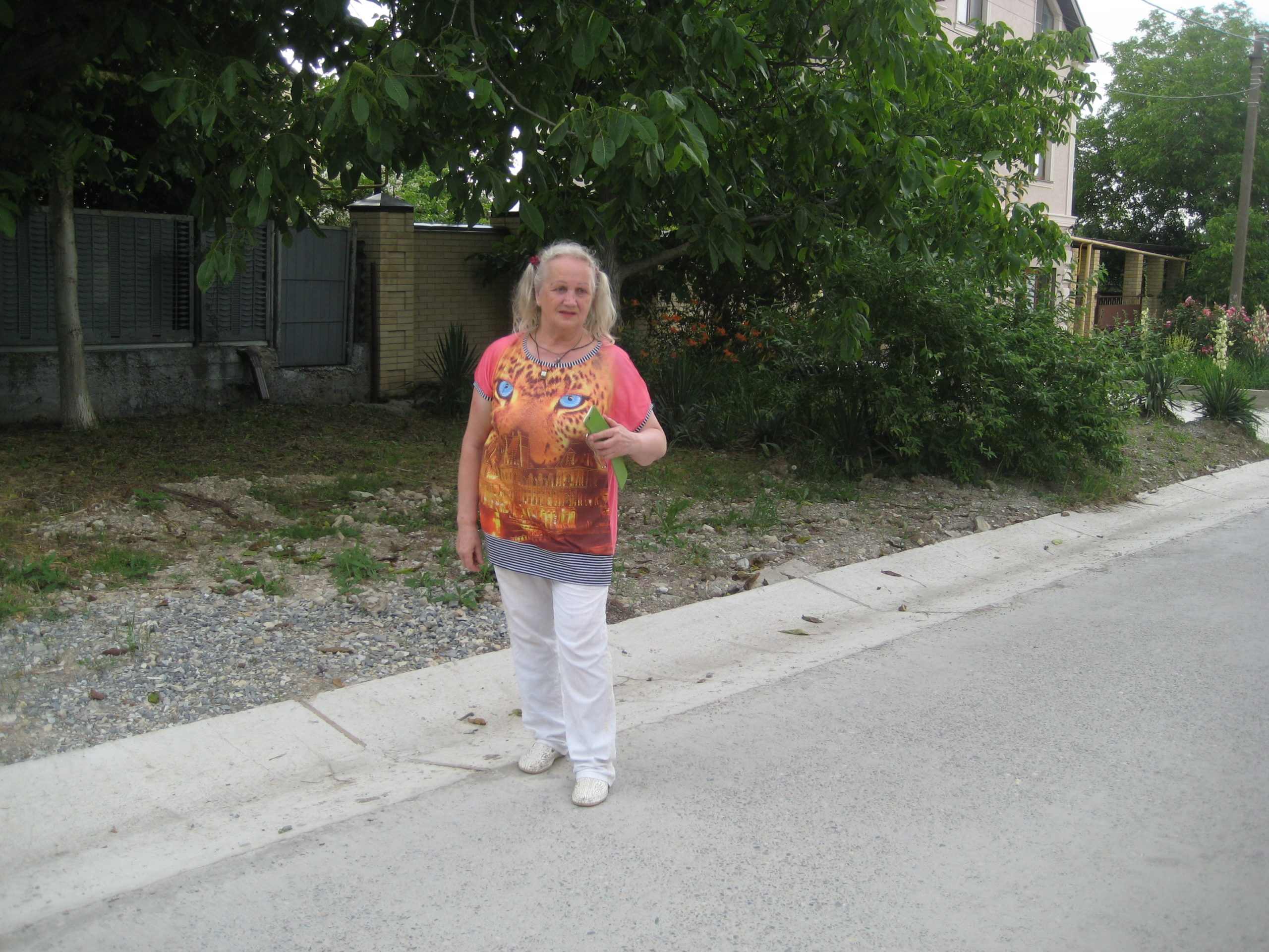Пенсионерка из станицы Раевской поблагодарила мэра Новороссийска за новую дорогу
