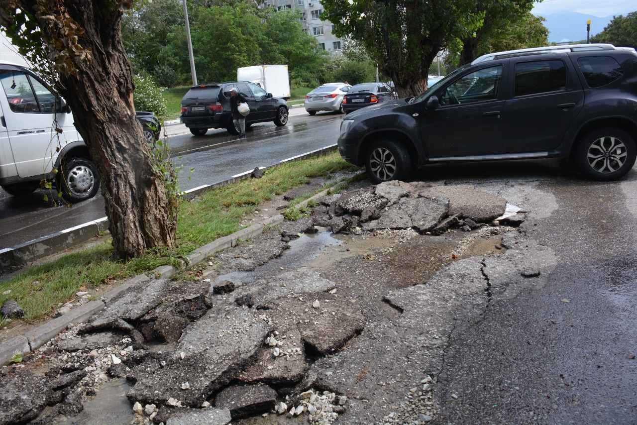 Новороссийск до сих пор восстанавливается после удара стихии