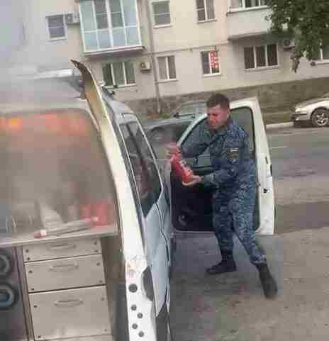 В Новороссийске судебные приставы потушили горящую кофемашину