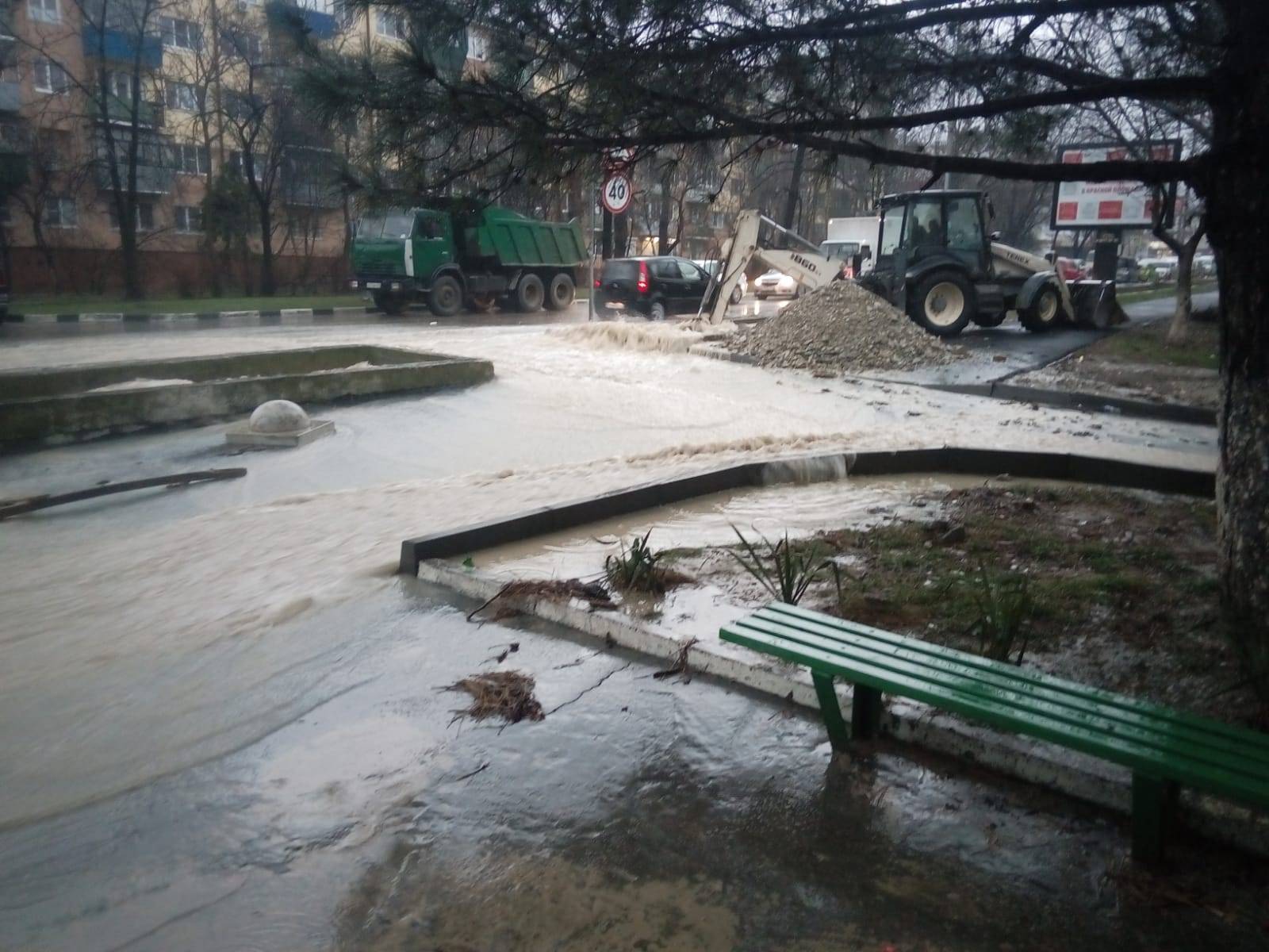 Под Новороссийском нашли труп мужчины, который не смог добраться домой из-за наводнения