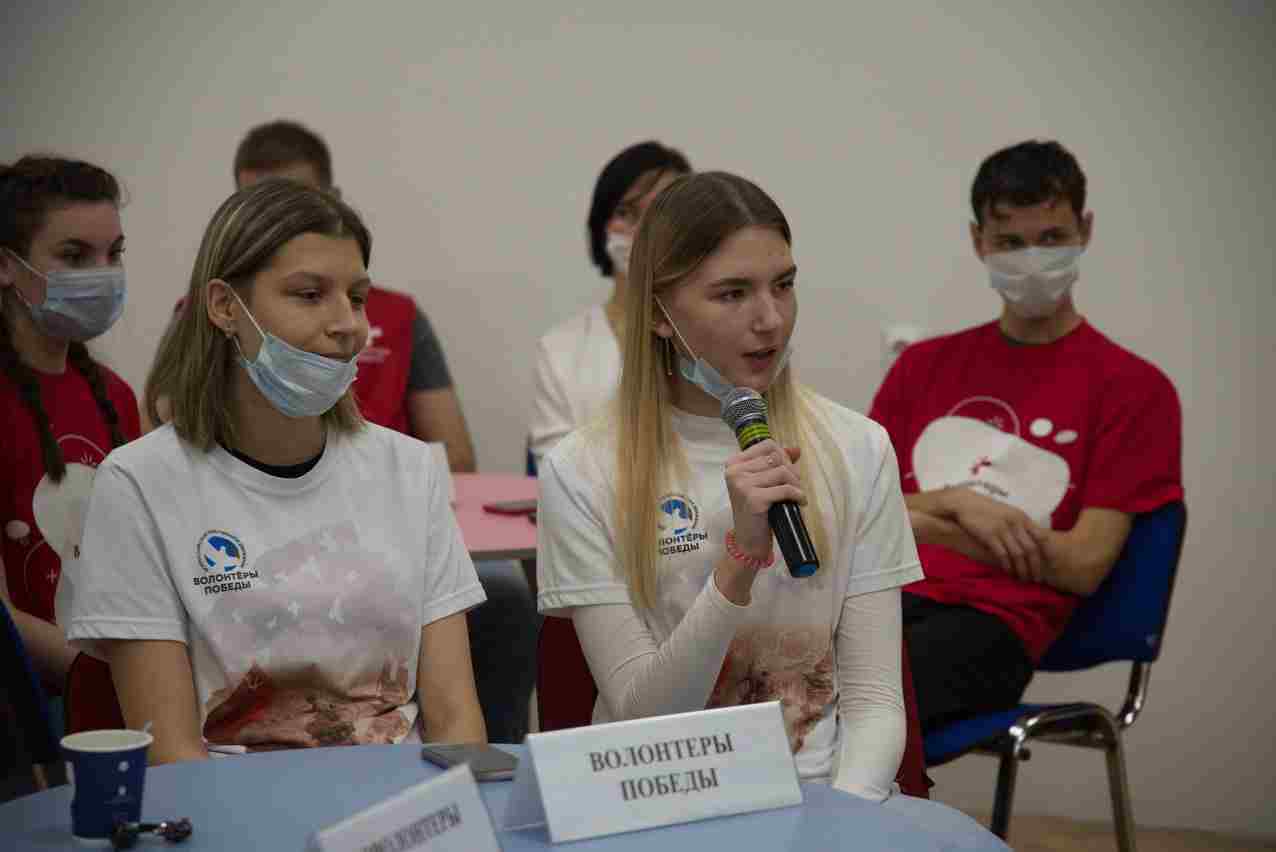 Мэр города поздравил волонтеров Новороссийска с профессиональным праздником