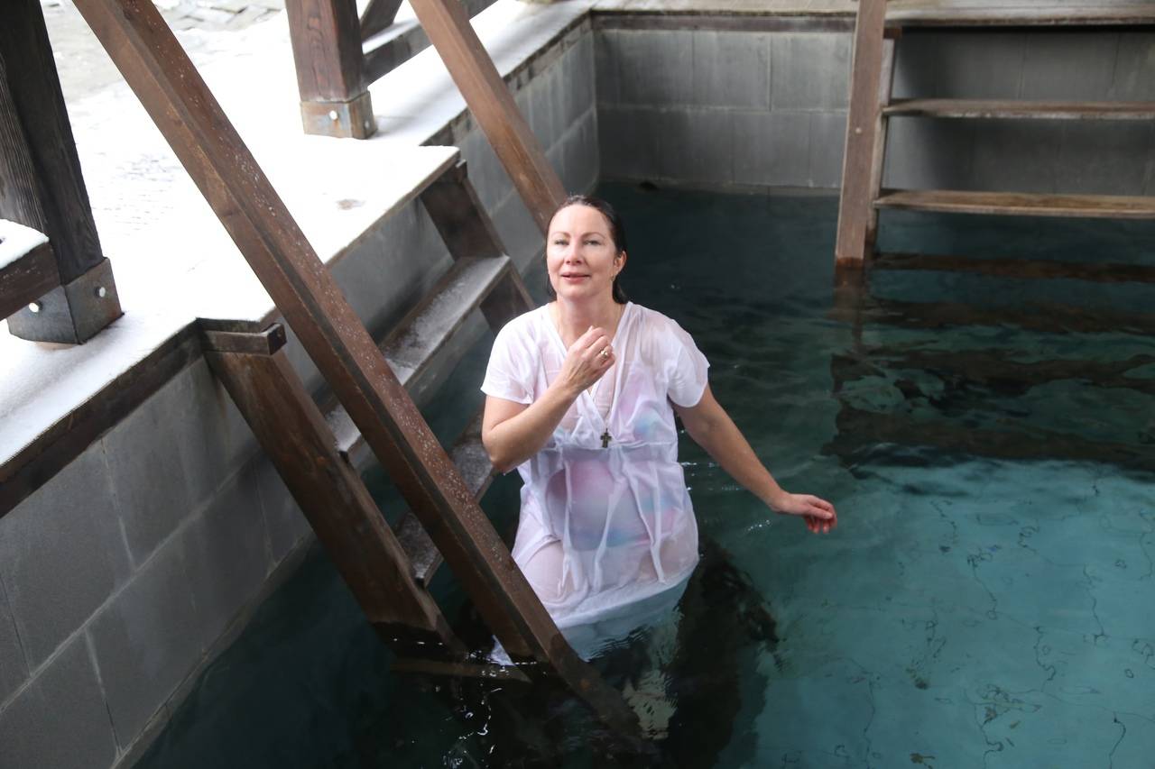 Крещение в Новороссийске: причастие богоявленской водой, крестный ход, усиленная охрана