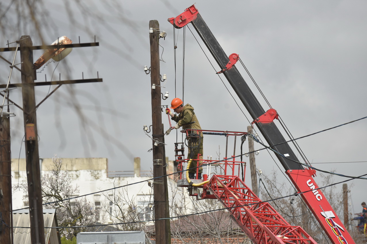 В Новороссийске продолжают устранять аварии на электросетях