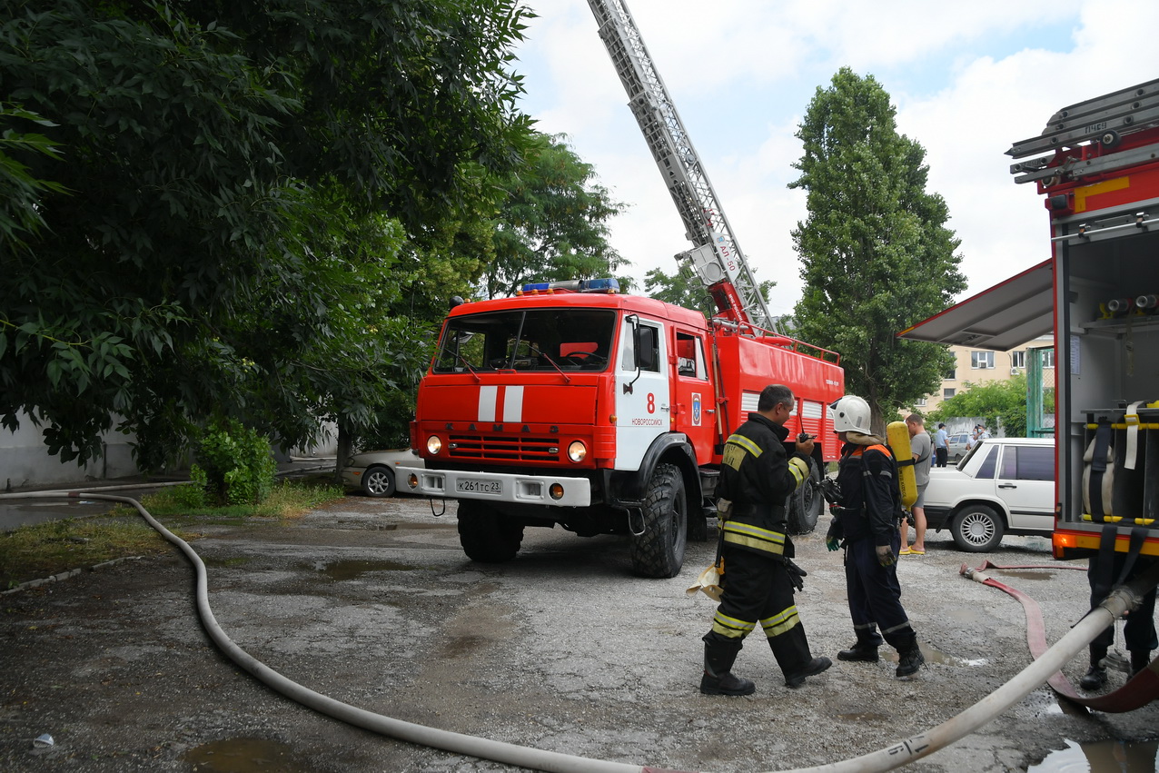 Министерство ГО и ЧС Краснодарского края объясняет, что нужно делать при первых признаках пожара
