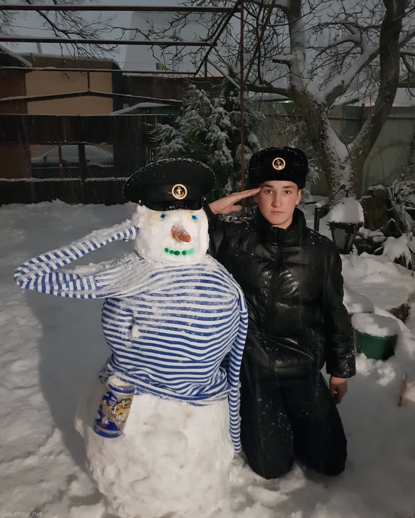 В Новороссийске появились снеговики-моряки