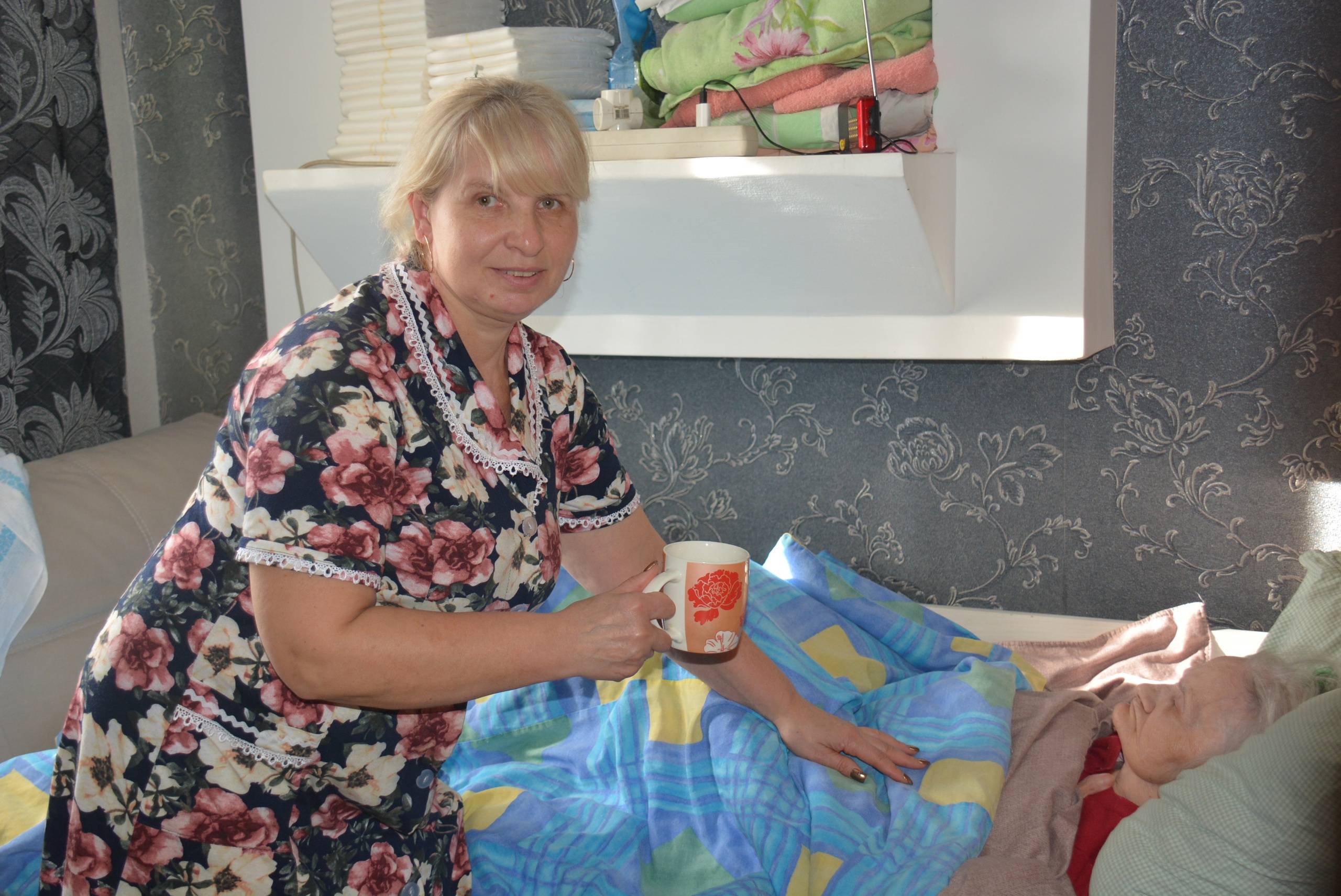 «Бабушка четыре года не мылась…»: истории о приемных семьях для одиноких стариков Новороссийска
