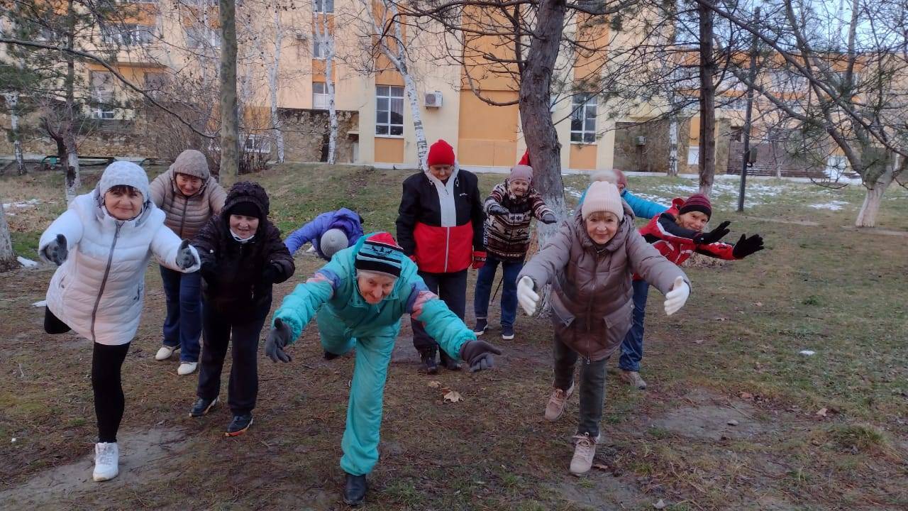 Новороссийцы 60+ хотят танцплощадку и курсы английского языка