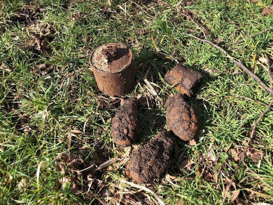 Новороссийские поисковики нашли в парке села Гайдук боеприпасы