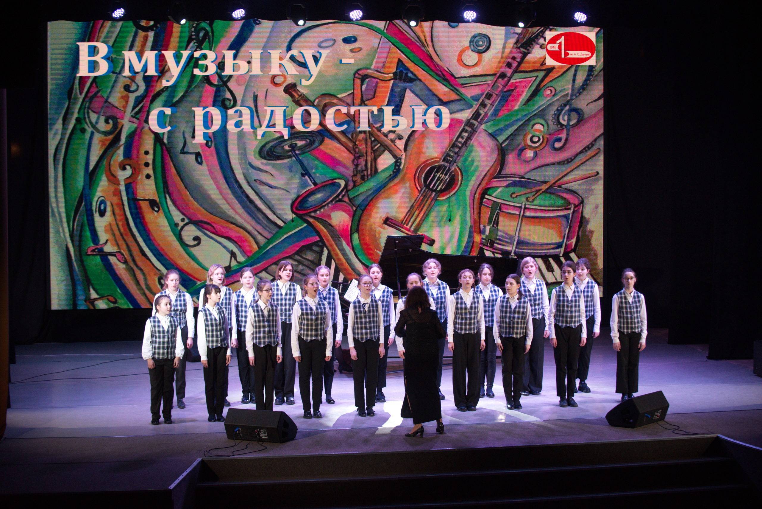 Детская музыкальная школа подарила новороссийцам прекрасный концерт