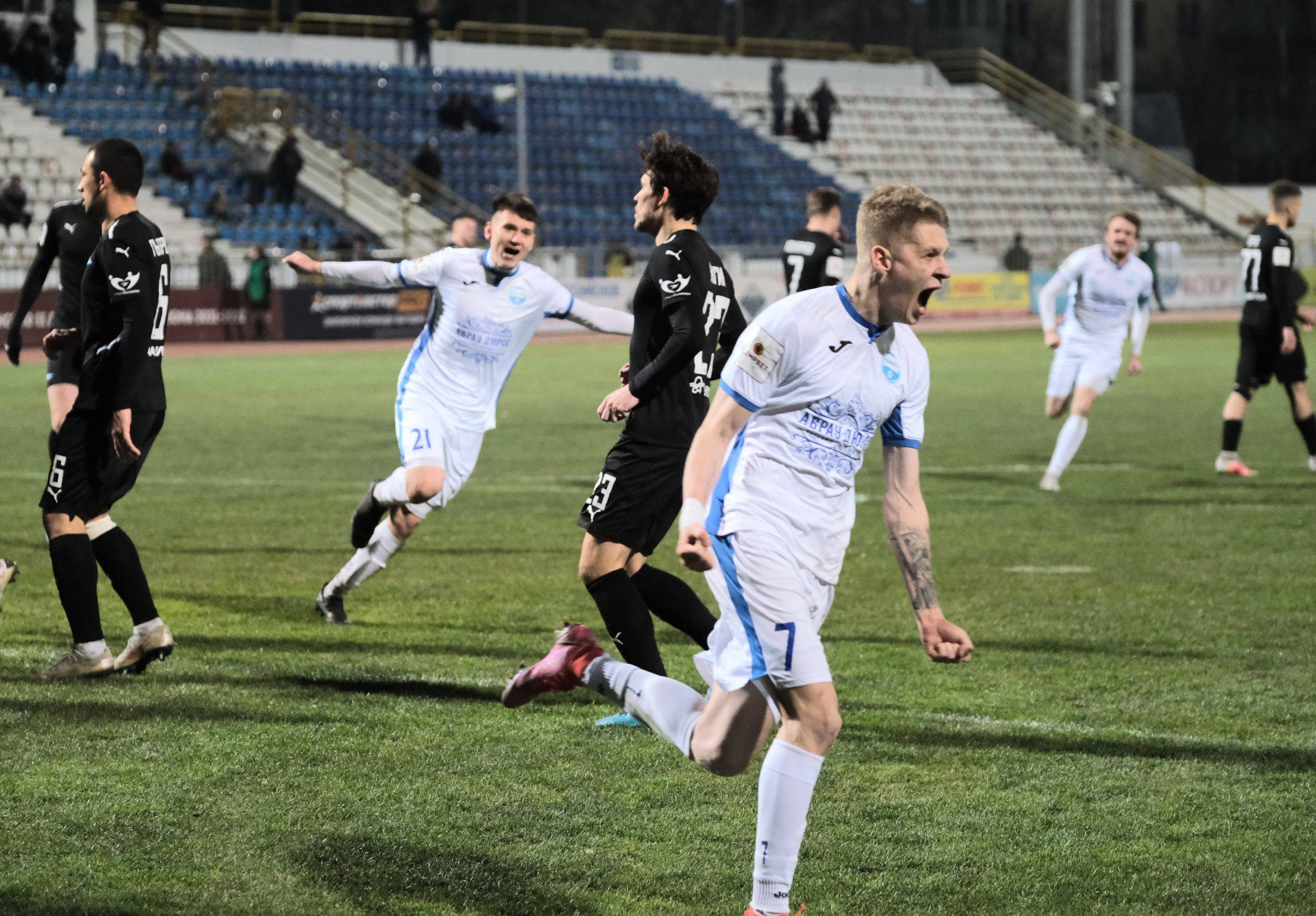 Новороссийский «Черноморец» выиграл в первом домашнем матче 3:1