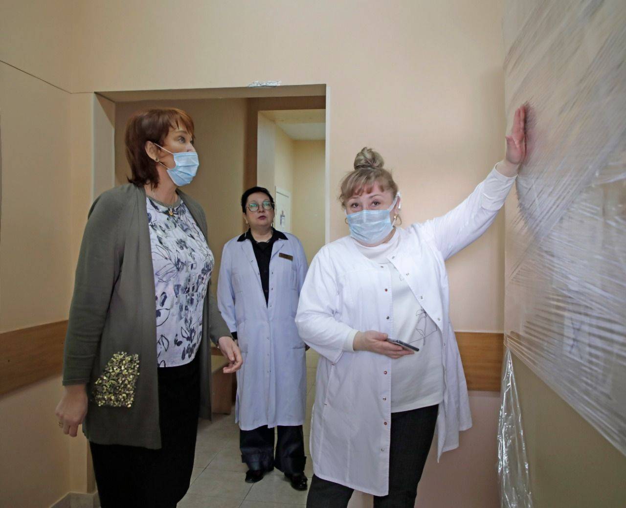 Поликлинике Новороссийска передали оборудование для профилактики коронавируса на 160 тысяч рублей