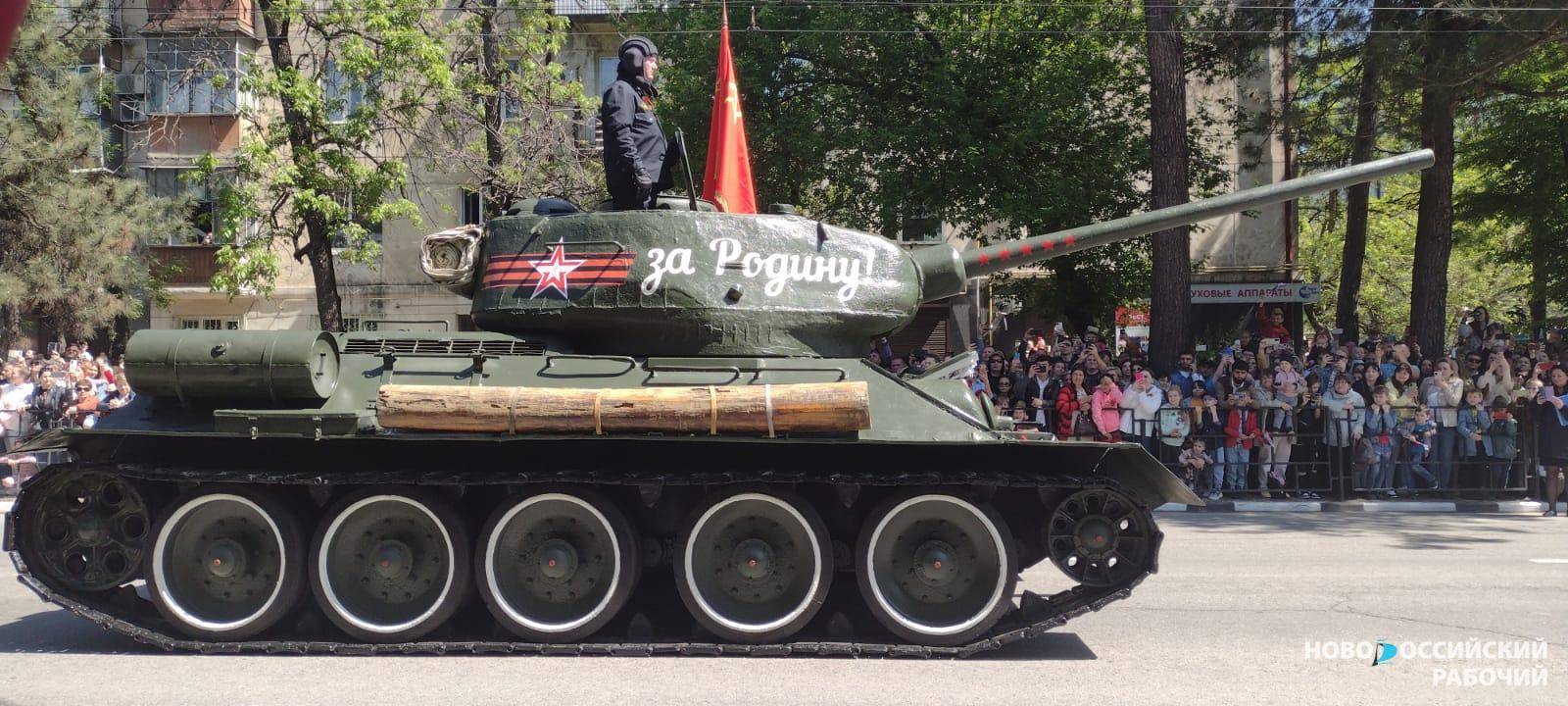В Новороссийске с постамента на Волчьих воротах убрали танк времён Великой Отечественной. Где он теперь?