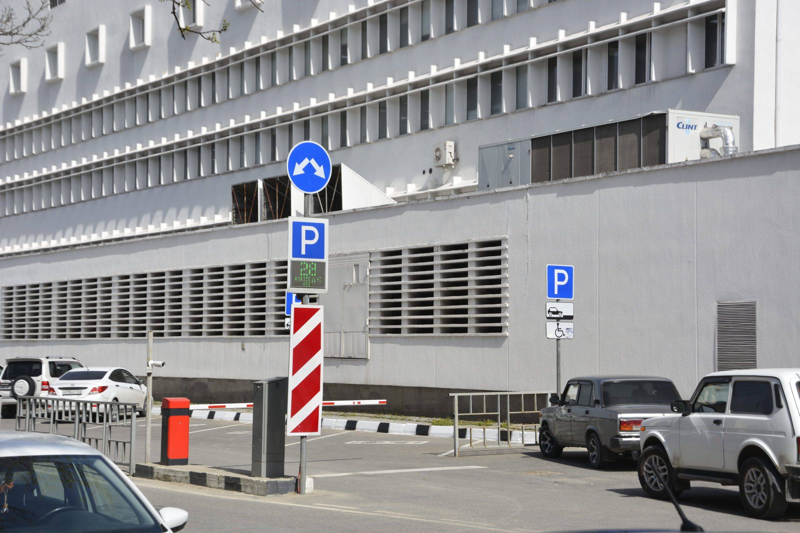 Парковки в Новороссийске нужно делать только на «неудобьях»