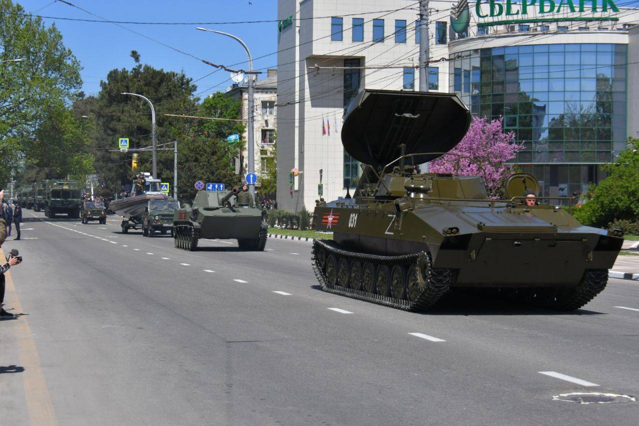 В Новороссийске во время парада Победы ограничат движение, а 9 мая все парковки будут бесплатными