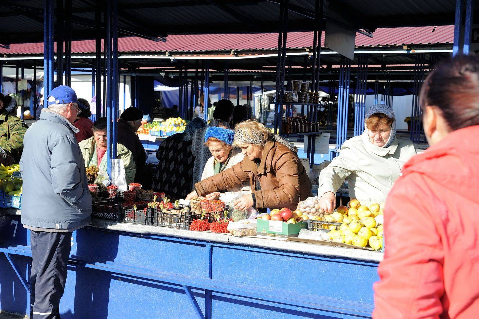 На рынках Новороссийска идут распродажи… испорченных овощей