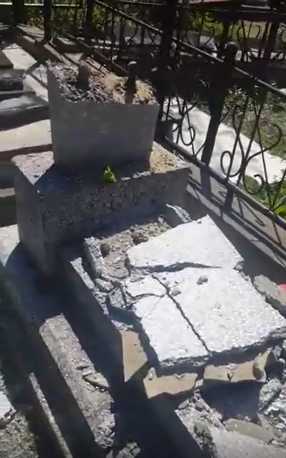 В Новороссийске вандалы разнесли Мефодиевское кладбище