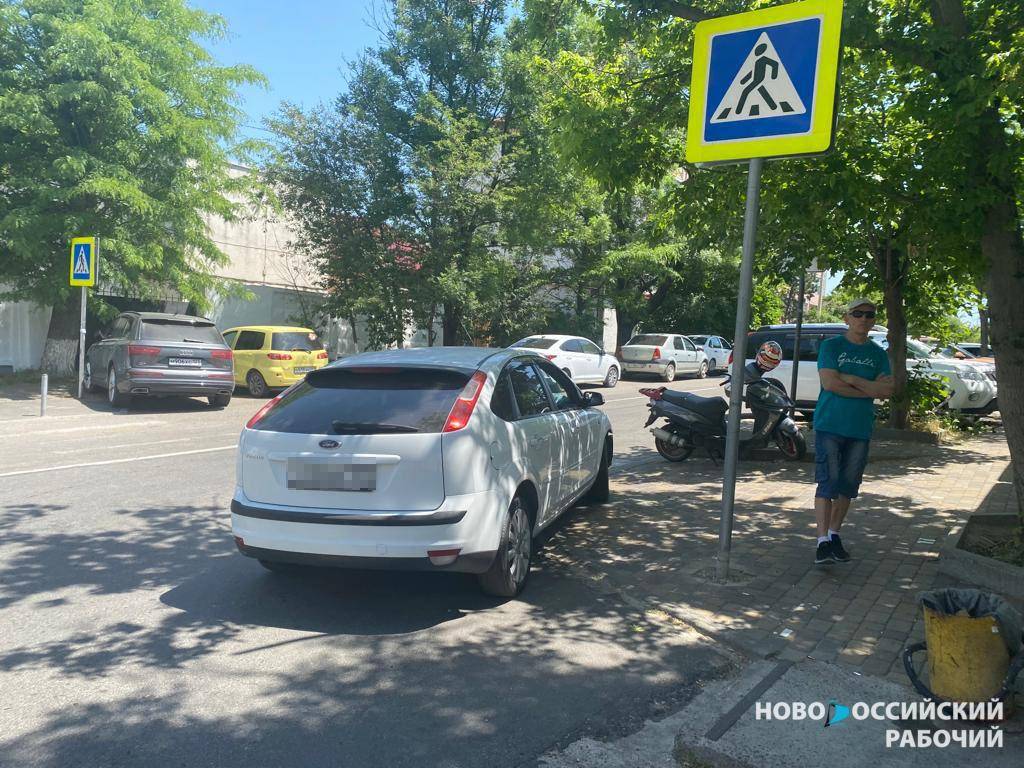 На пешеходном переходе у горбольницы Новороссийска таксист сбил женщину |  02.06.2022 | Новороссийск - БезФормата