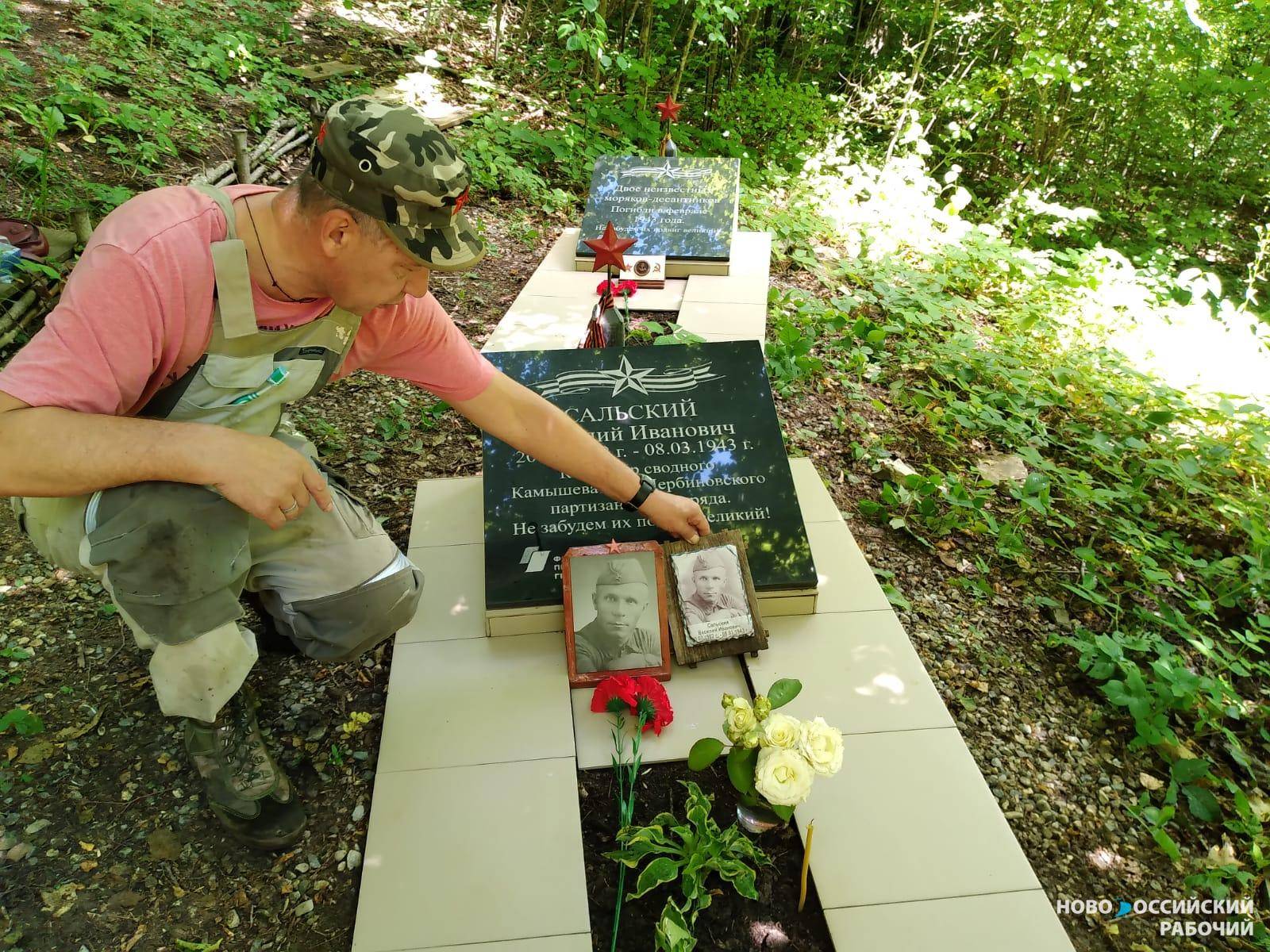 На могилах под Новороссийском установили портреты партизан
