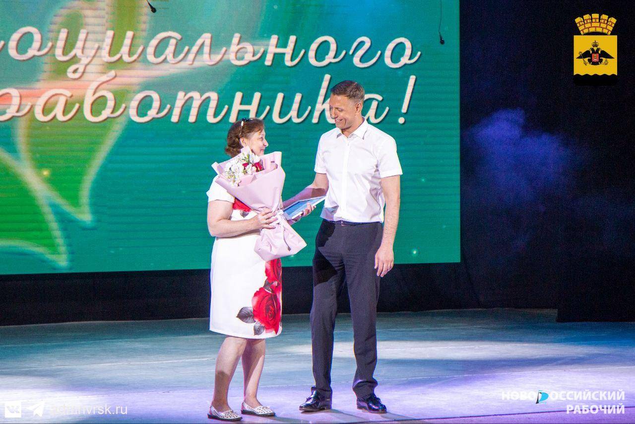 В Новороссийске отметили свой праздник соцработники, помощью которых пользуется треть жителей города