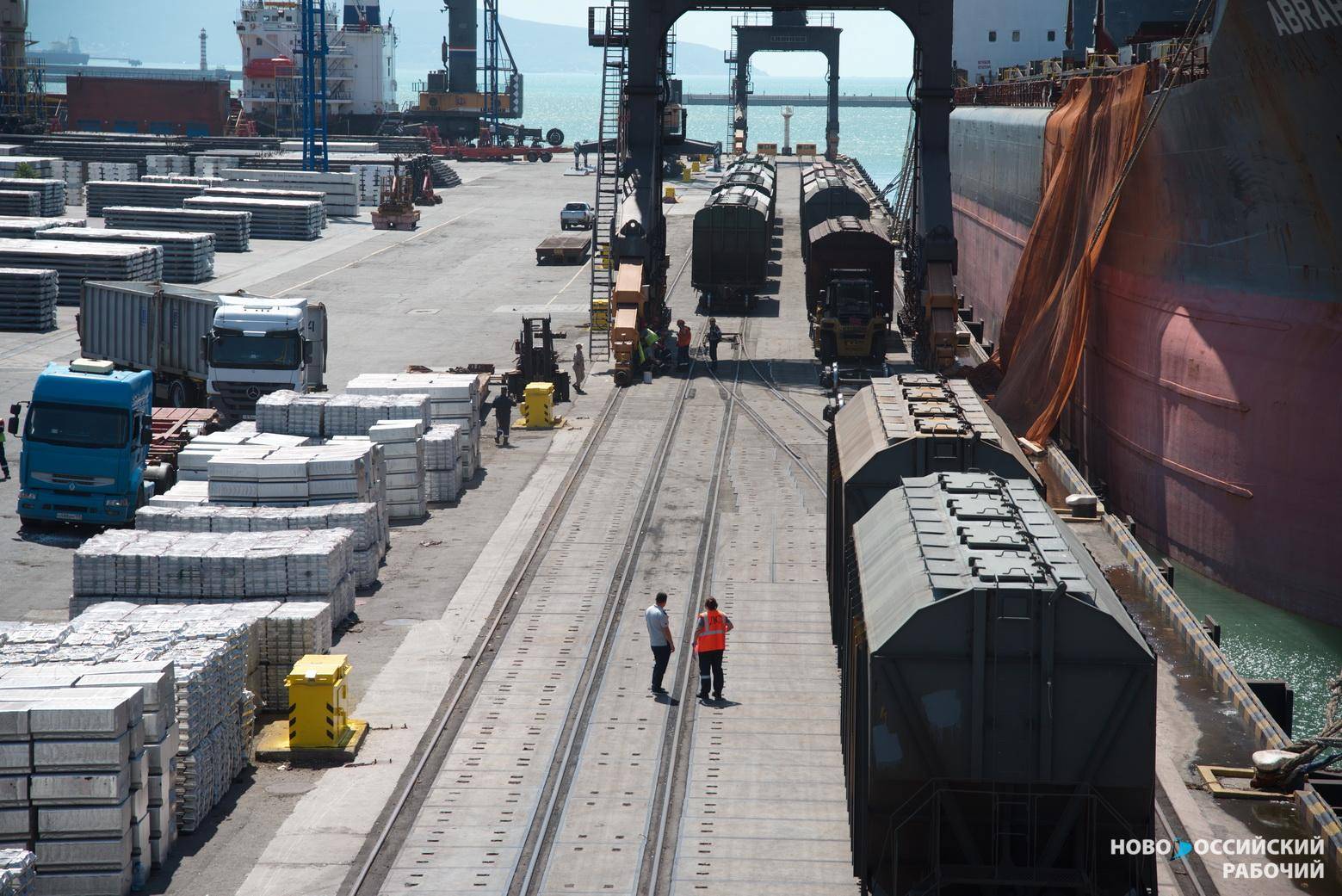 Новороссийские транспортные компании увеличивают объемы контейнерных перевозок