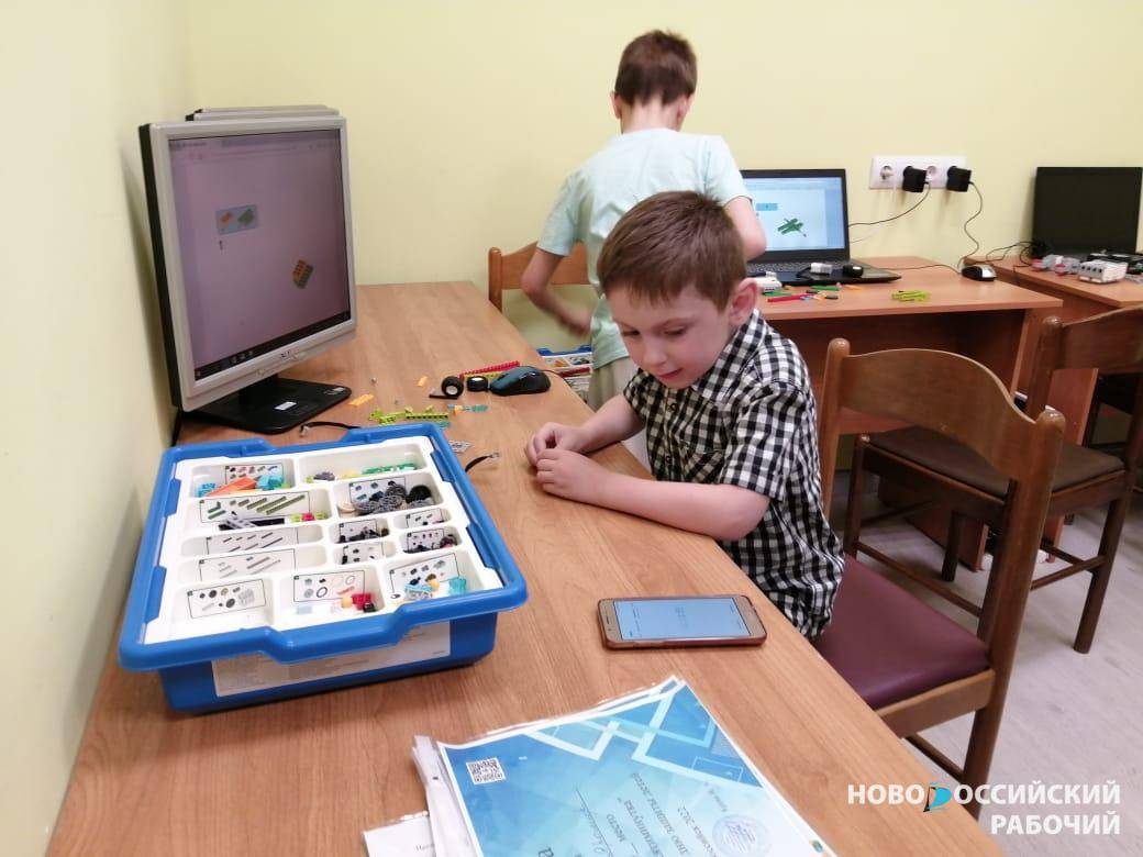 В Новороссийске прошли первые соревнования по робототехнике среди особенных детей