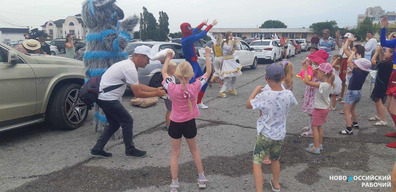 В Новороссийске состоялся автопробег в честь Дня семьи