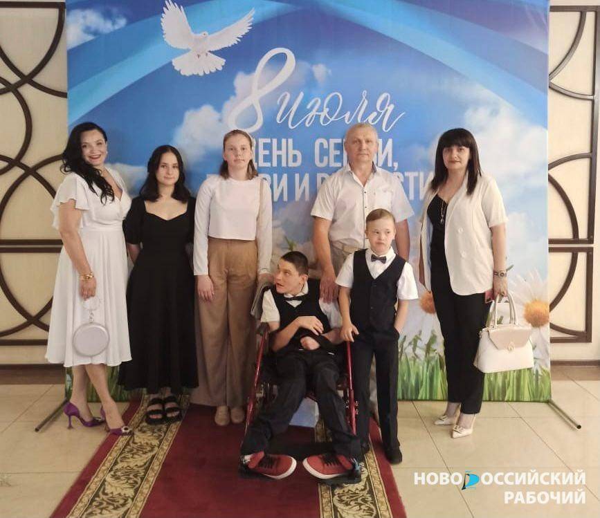 Новороссийская семья удостоилась медали губернатора Кубани «Родительская доблесть»