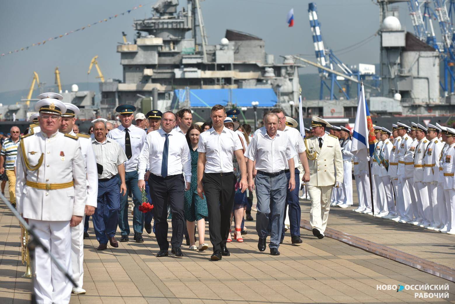 В Новороссийске состоялся парад военных кораблей и торжественные мероприятия в честь Дня ВМФ