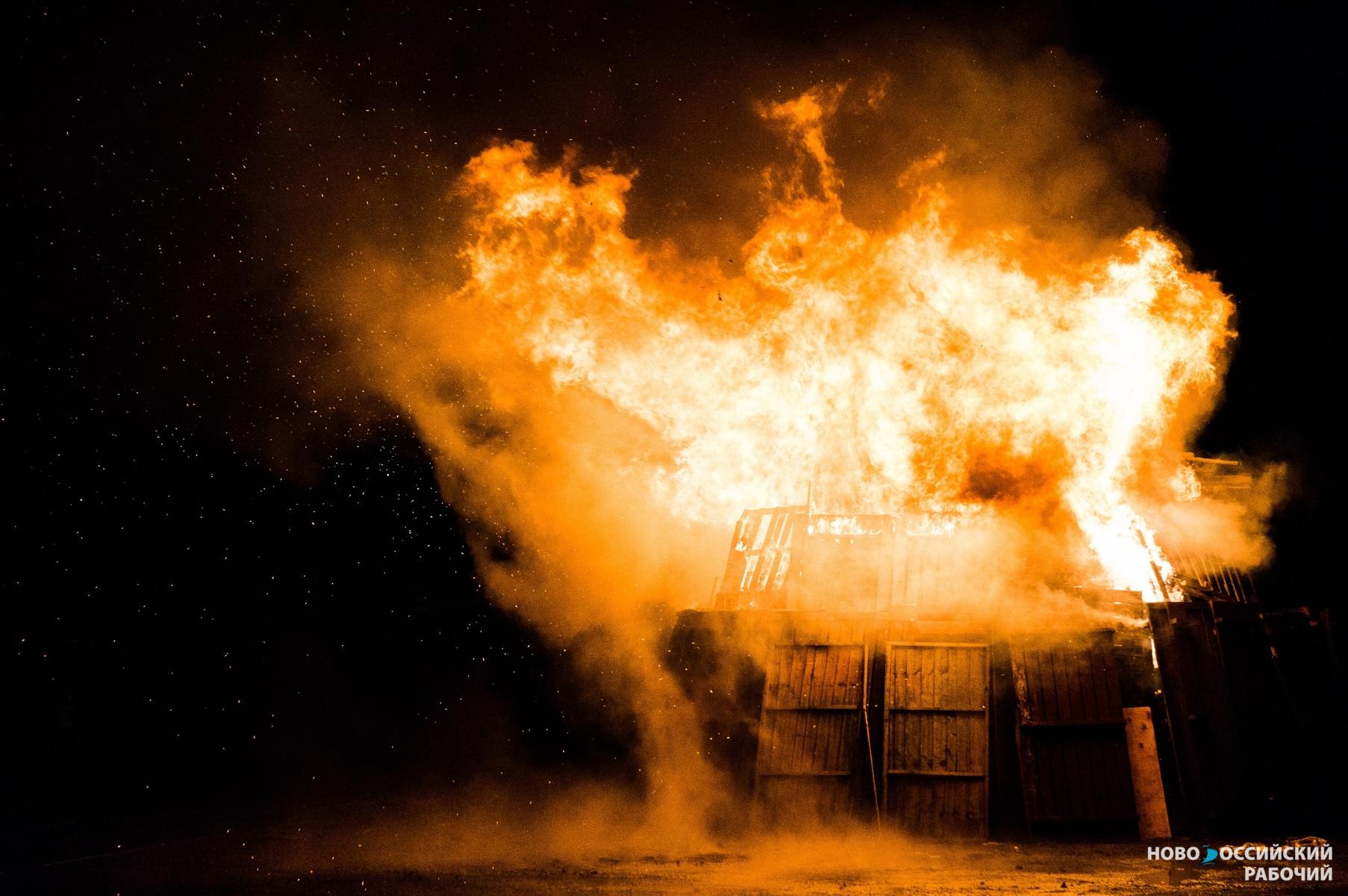 В пригороде Новороссийска горел дом, а все подумали – опять пожар на свалке
