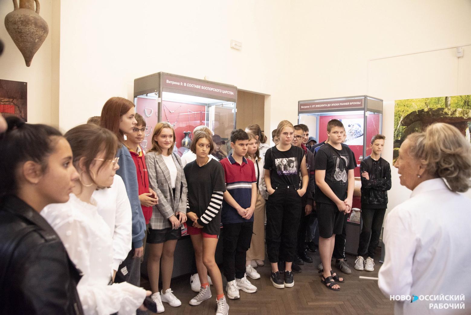 В Новороссийске школьники пошли в музей вместе с ветеранами