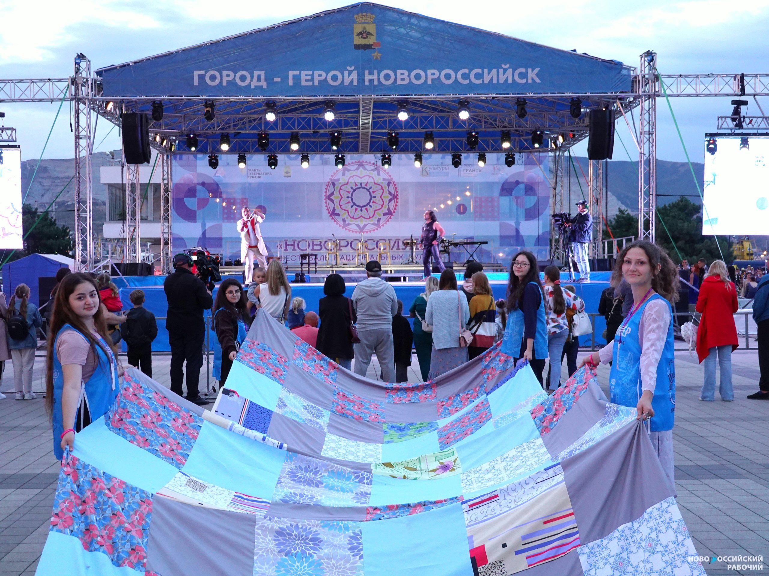 Завершился тридцатый, юбилейный, фестиваль национальных культур «Новороссияне»