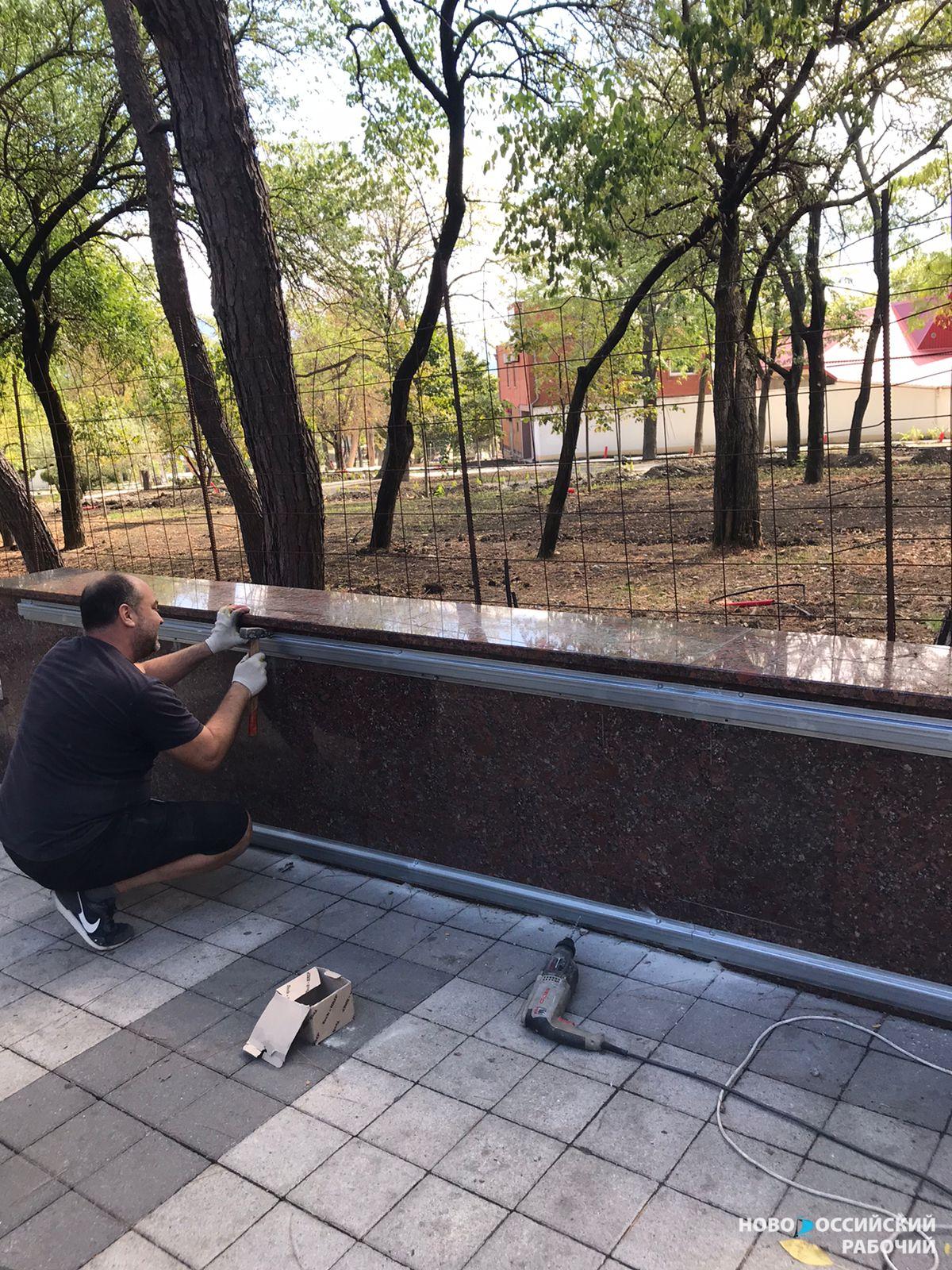 «Красивая, вечная гранитная стенка парка Фрунзе под угрозой!» – жительница Новороссийска бьет тревогу