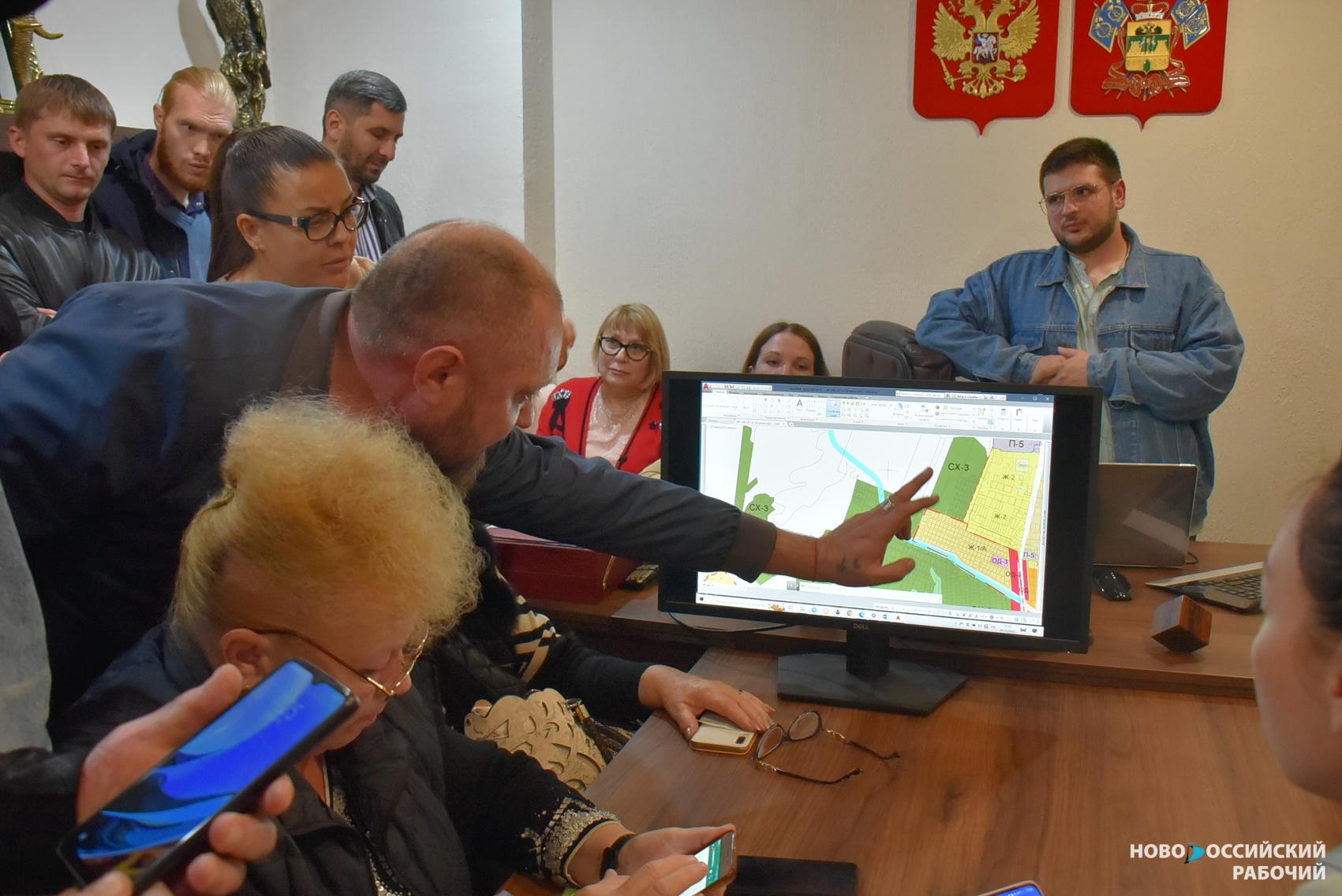 В Новороссийске прошли слушания по «Южному обходу» — люди против изъятия участков и хотят знать размер компенсации