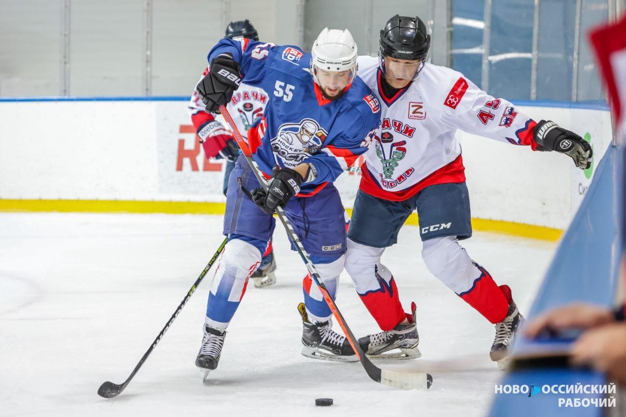Врач из Новороссийска играет в общероссийском хоккейном турнире, который сам и организовывал