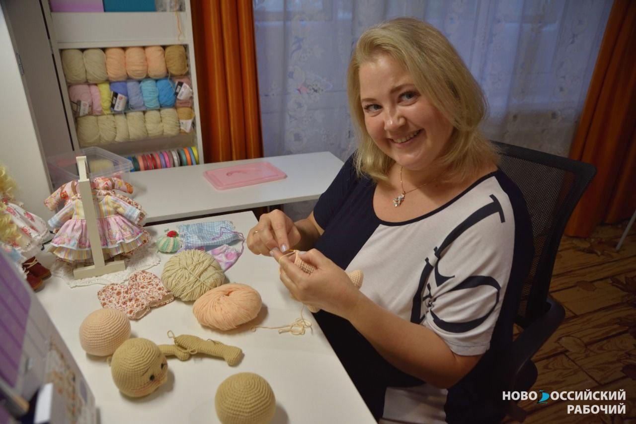 В Новороссийске учитель потеряла работу и открыла бизнес по производству кукол