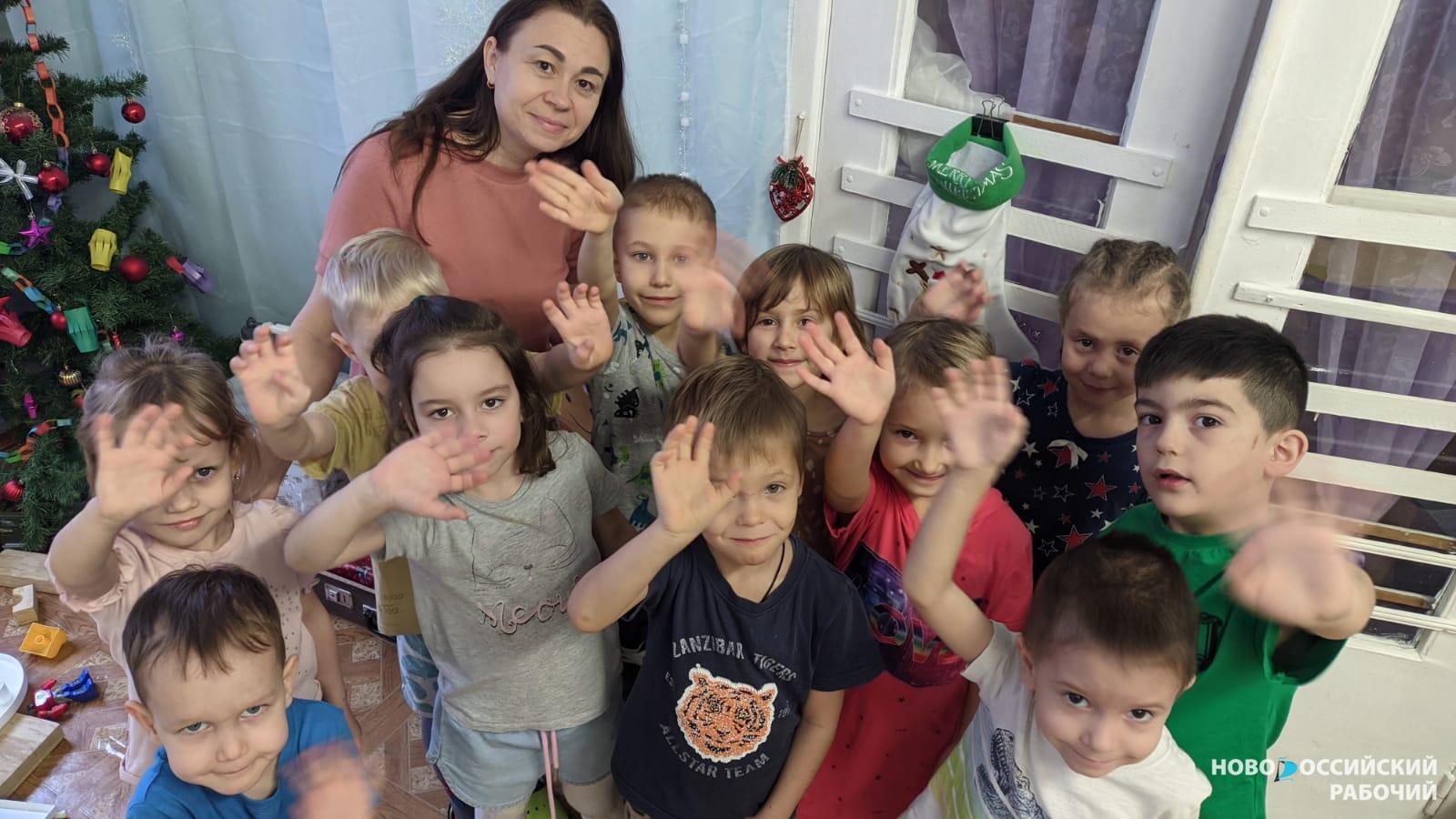 Маленькие жители Новороссийска уморительно рассуждают, что такое чудо, и о чем они мечтают