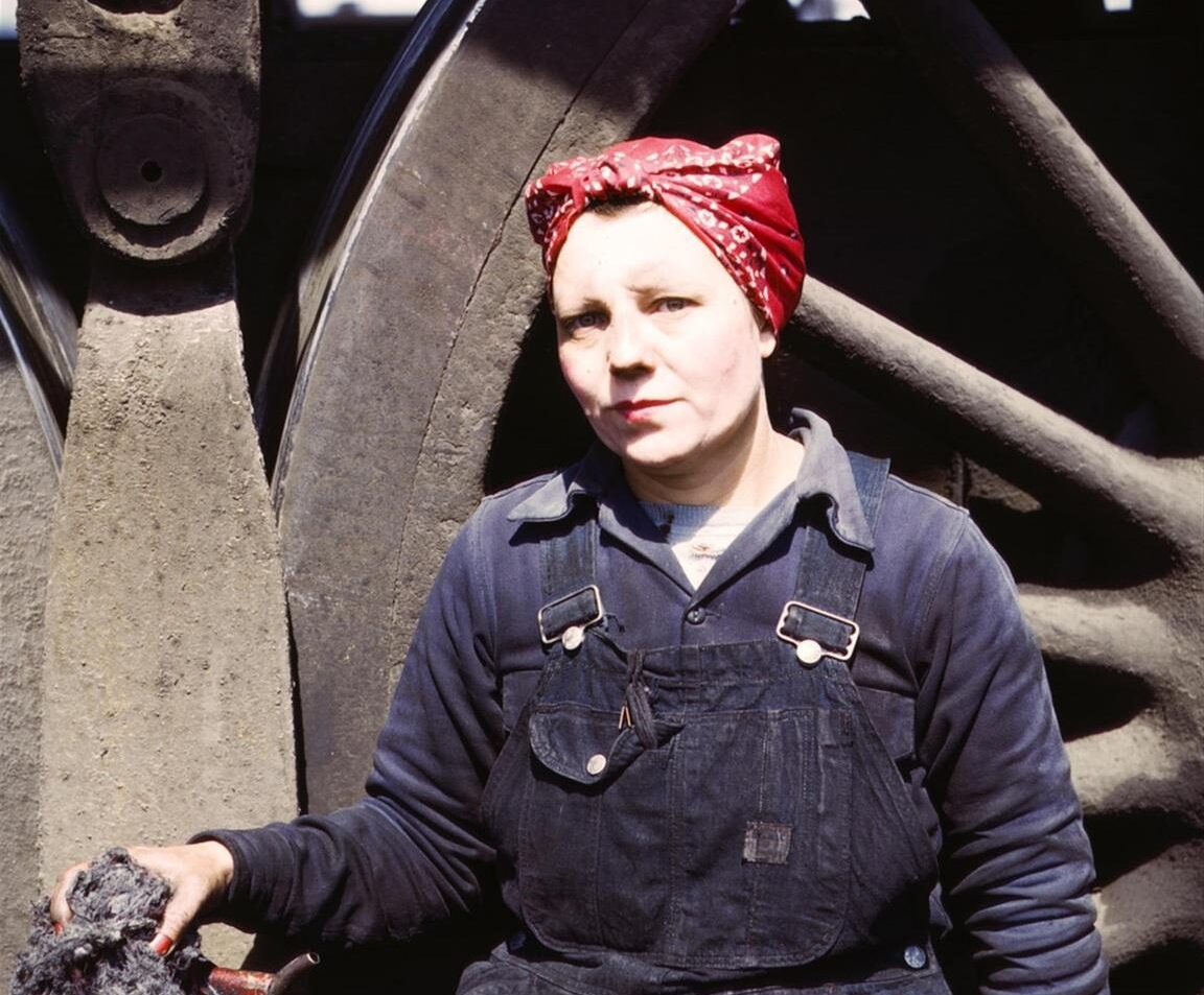 Женщины Новороссийска будут наравне с мужчинами работать водолазами и укладывать асфальт?